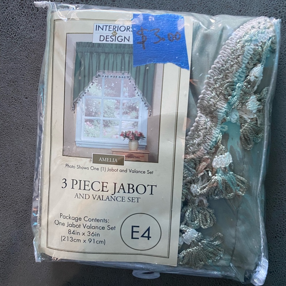 Curtain decor